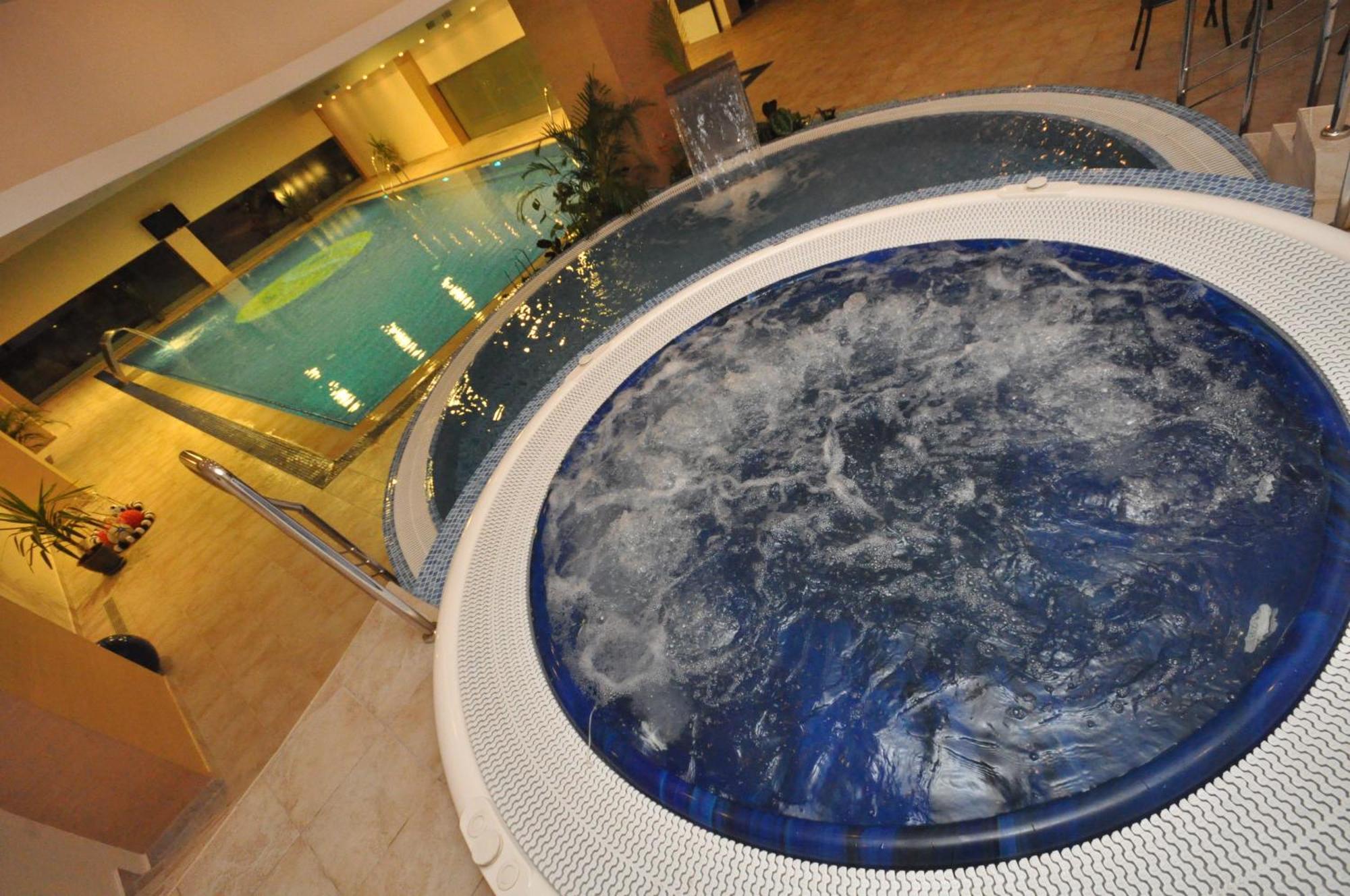 Hotel Emd Bacău Eksteriør bilde