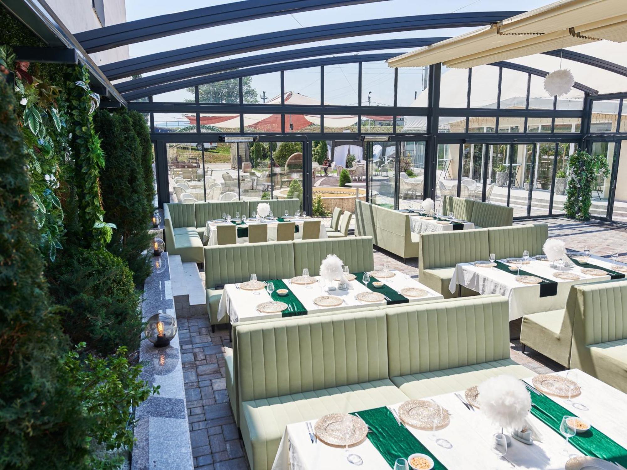 Hotel Emd Bacău Eksteriør bilde