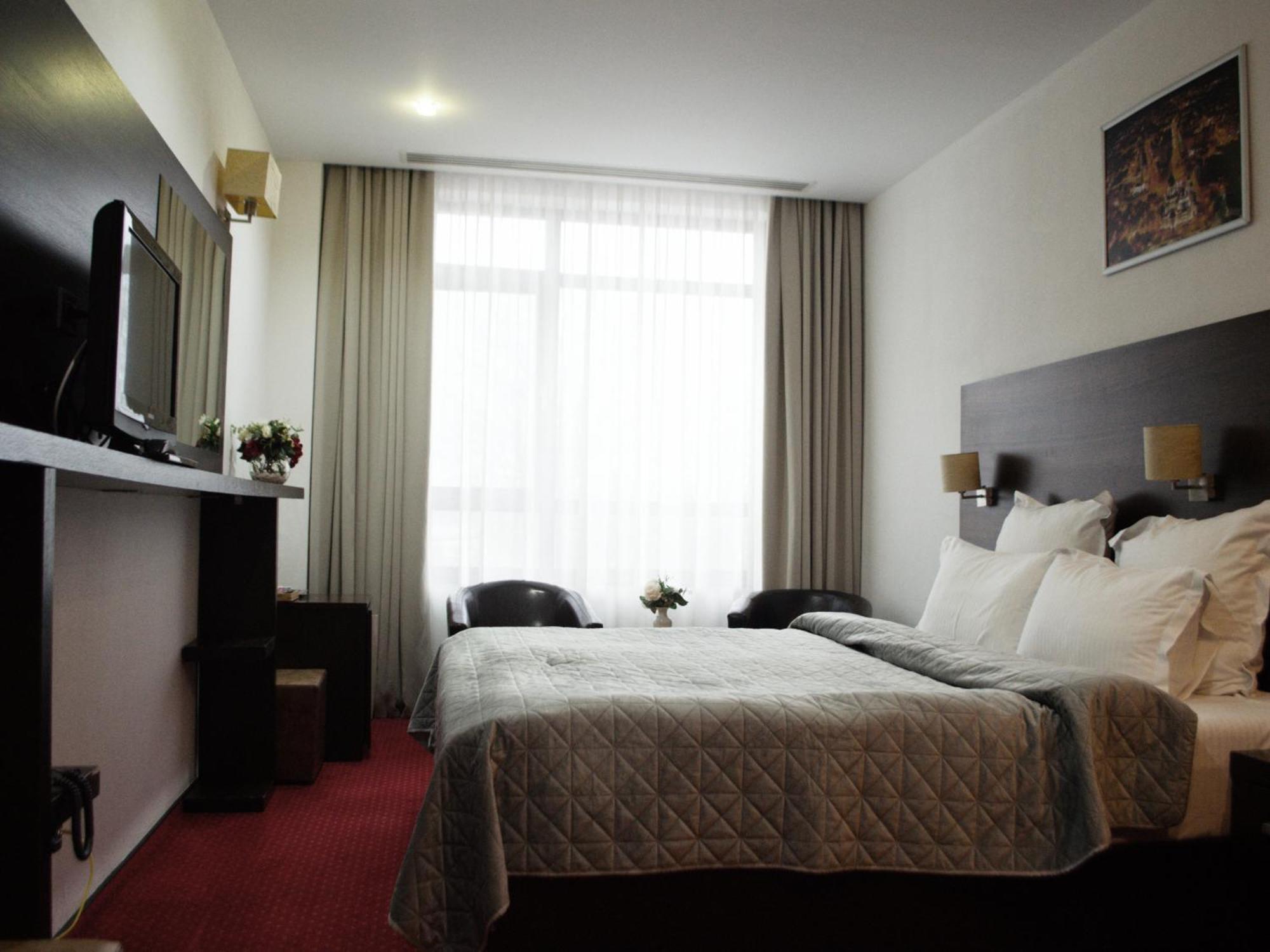 Hotel Emd Bacău Eksteriør bilde