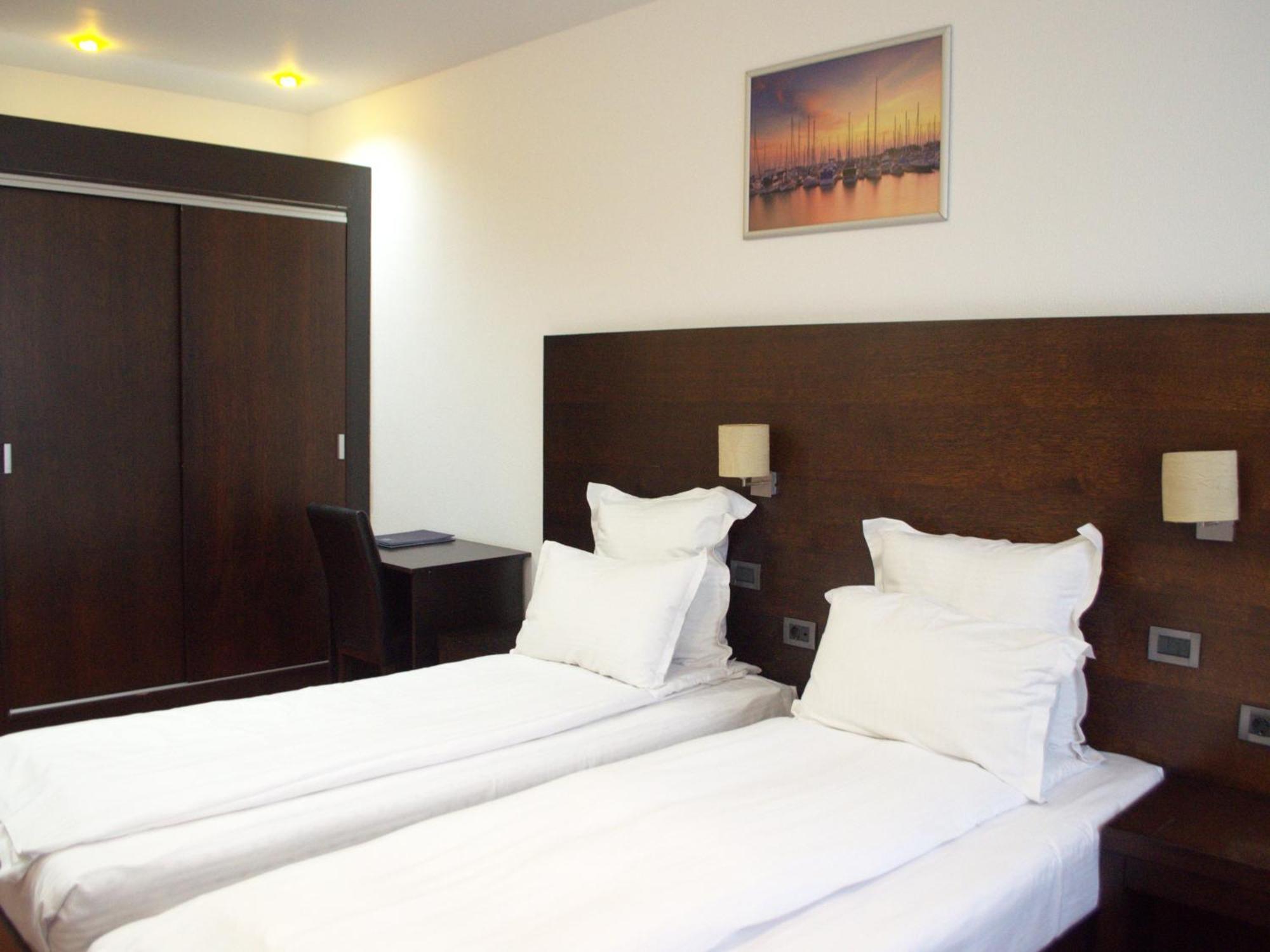 Hotel Emd Bacău Eksteriør bilde