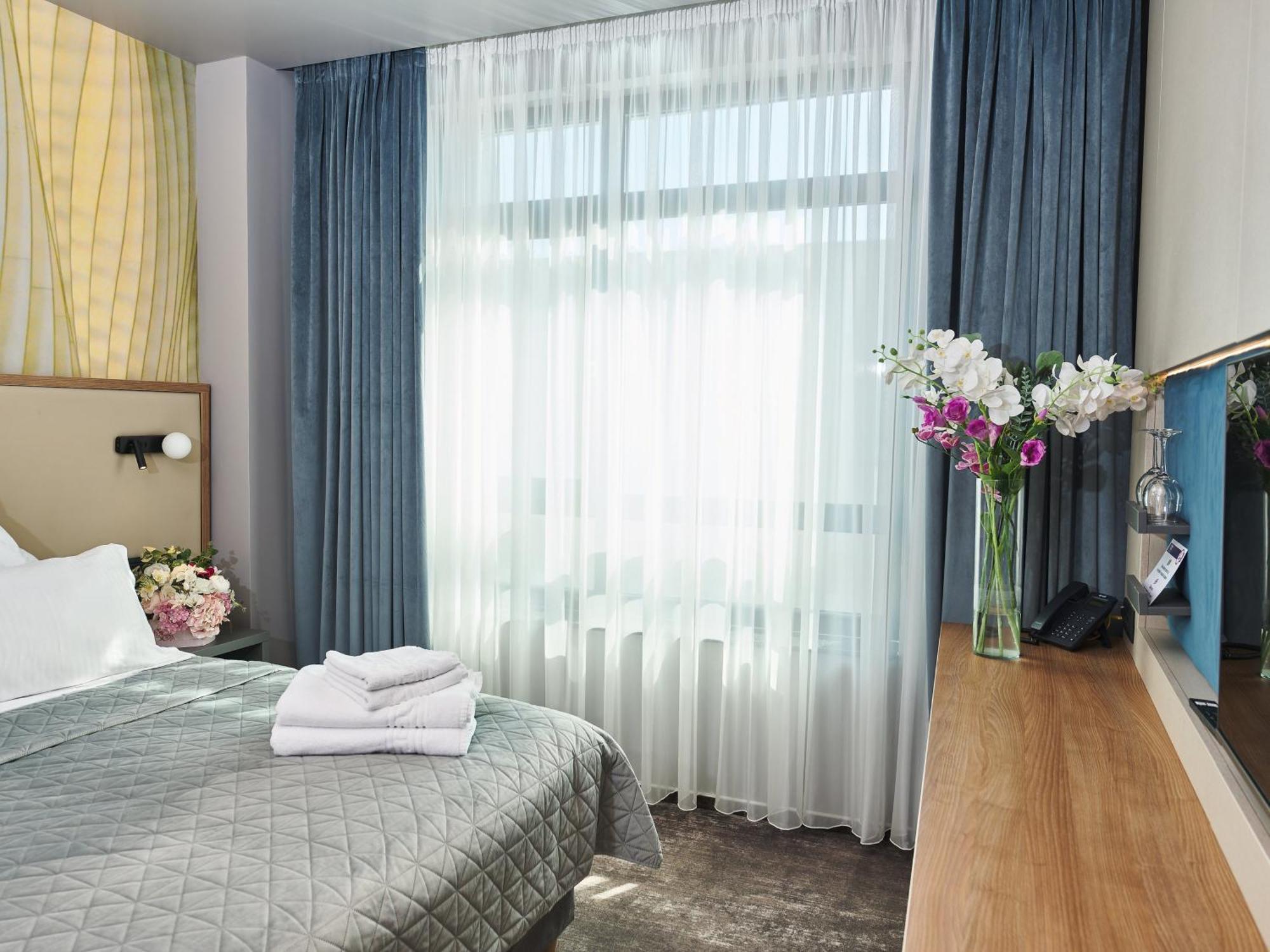 Hotel Emd Bacău Eksteriør bilde