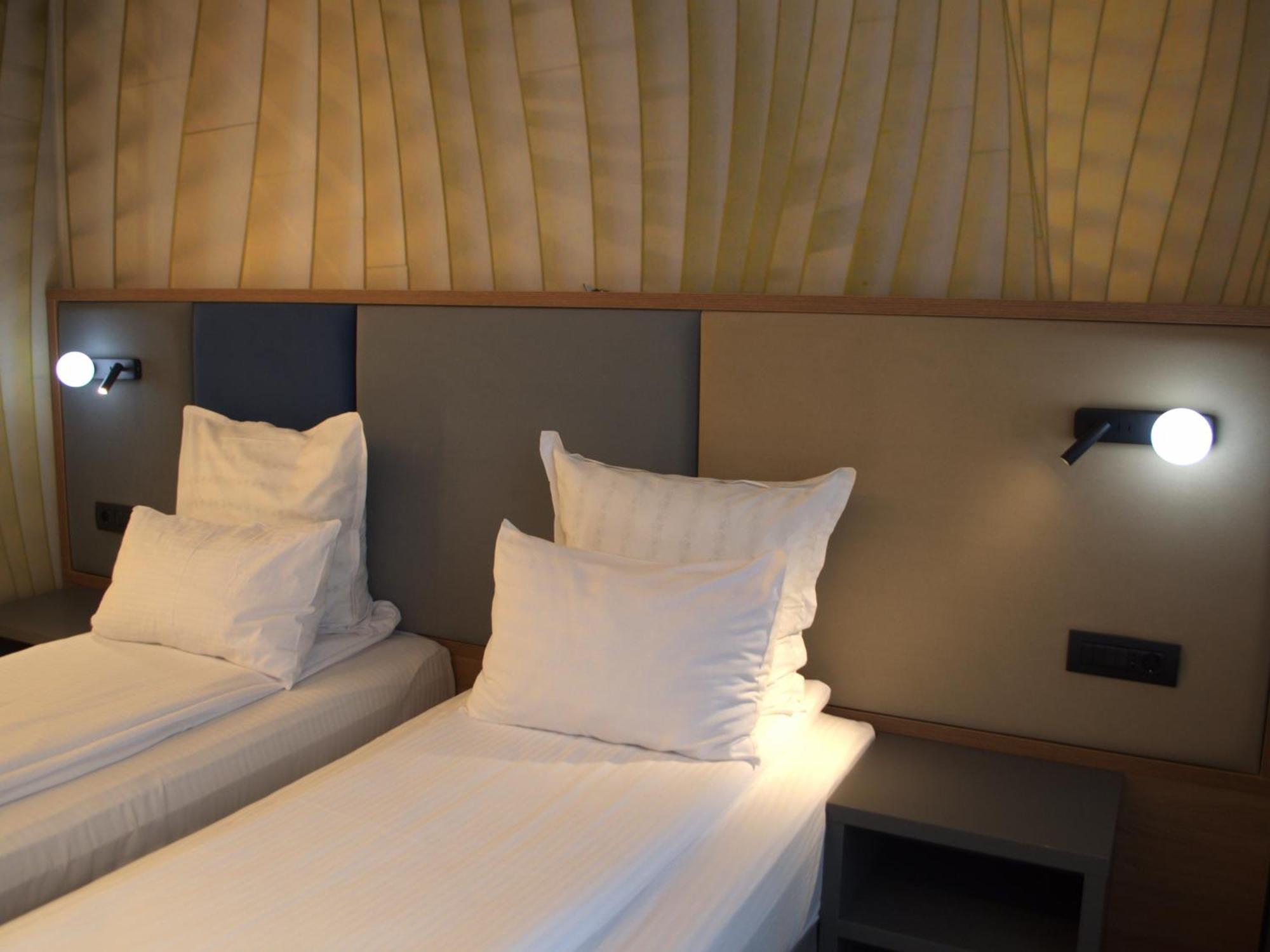 Hotel Emd Bacău Eksteriør bilde